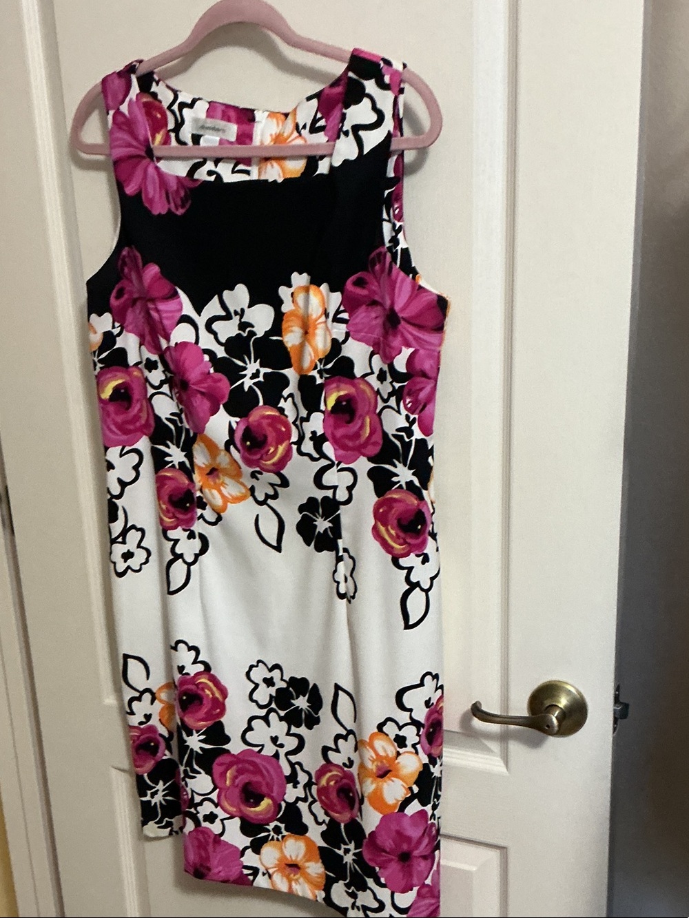 Dress barn Dress floral 🌷sleeveless size 16 colorful polyester spandex blend